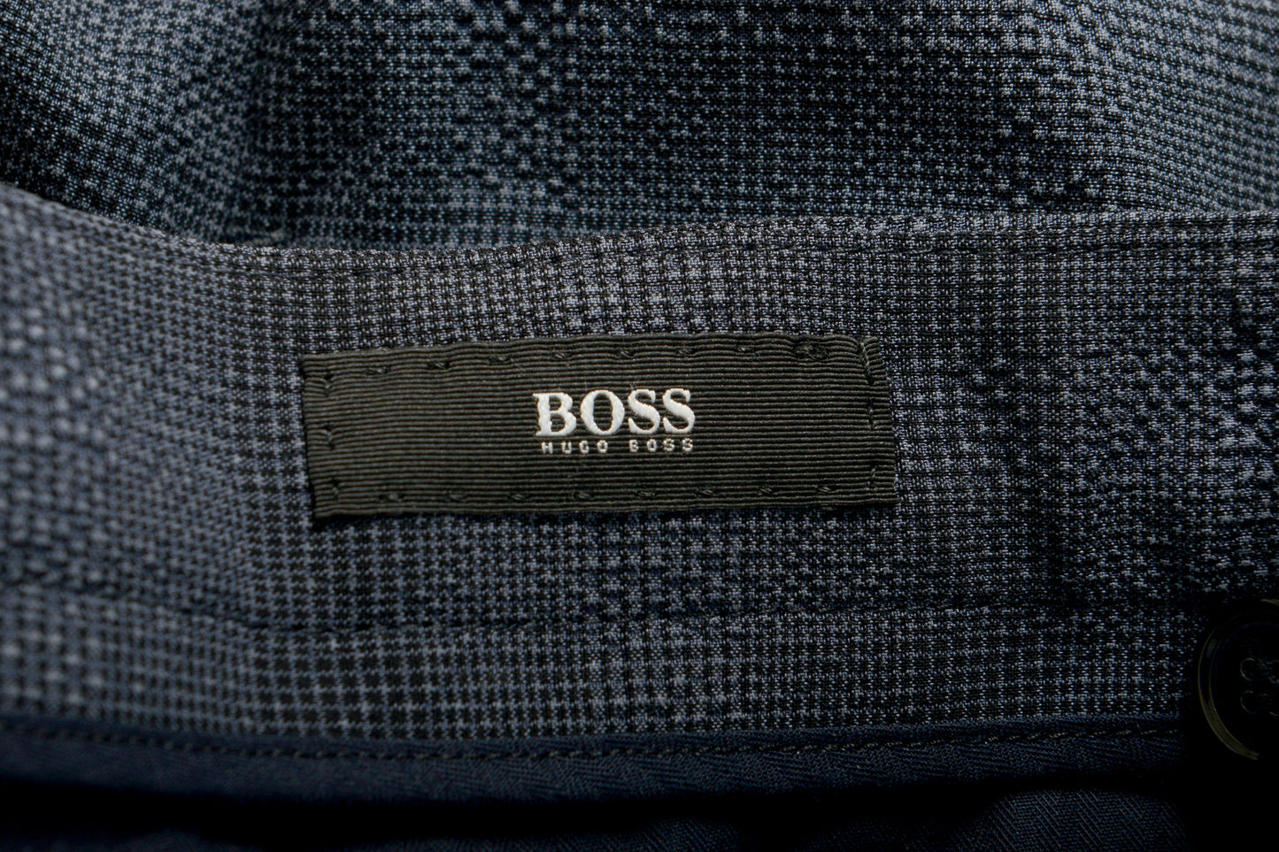 Hugo Boss Men's "T-Novem/Brite" Plaid Wool Silk Two Button Suit US 46R IT 56R