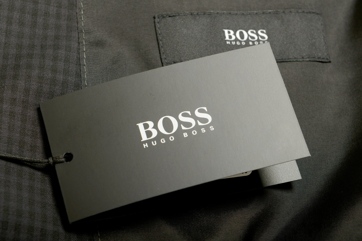 Hugo Boss Men's "Huge4/Genius3" Plaid 100% Wool Two Button Suit US 40S IT 50S
