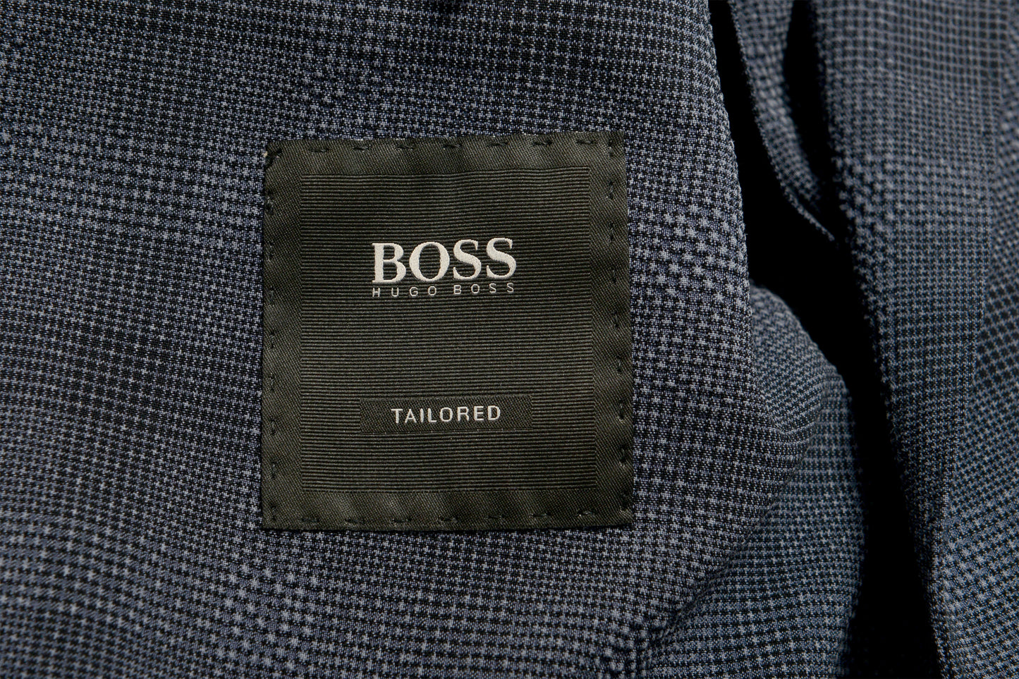 Hugo Boss Men's "T-Novem/Brite" Silk Wool Plaid Two Button Suit US 36R IT 46R