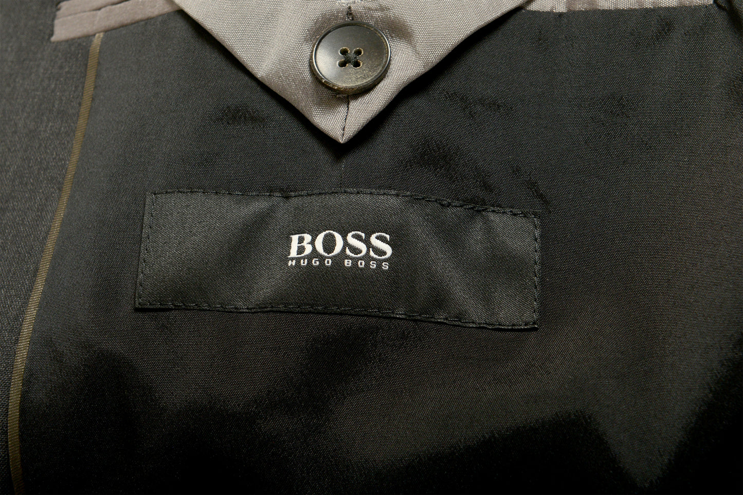 Hugo Boss Men's "Johnstons/Lenon1" Gray 100% Wool Two Button Suit US 42R IT 52R