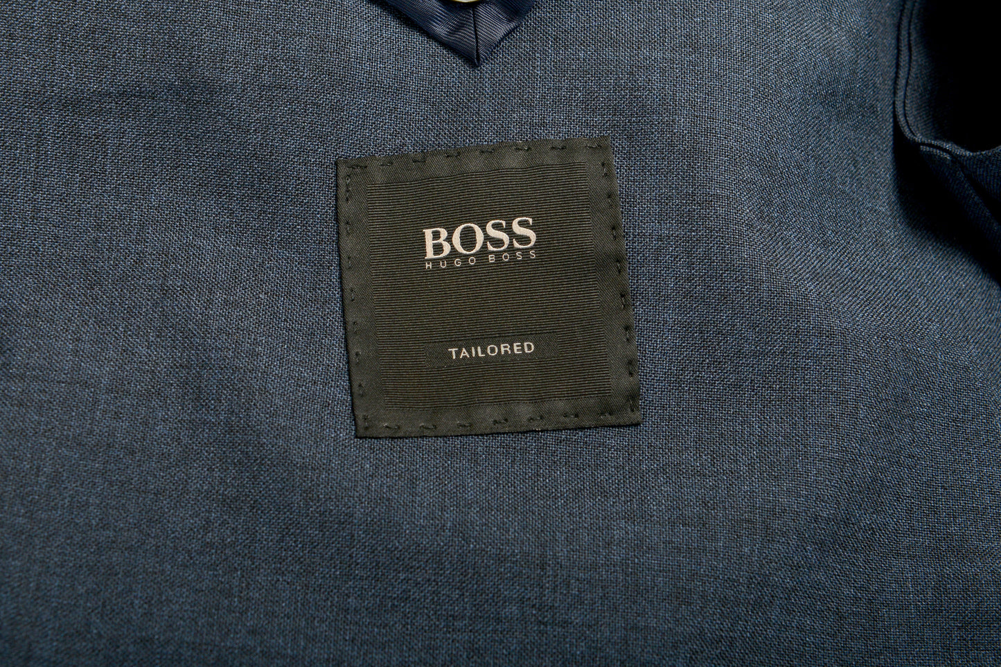 Hugo Boss Men's "T-Novem/Brite" Blue Mohair Wool Two Button Suit US 42R IT 52R