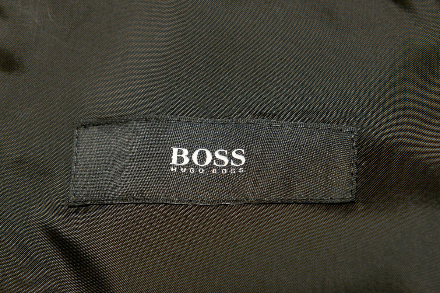 Hugo Boss Men's "Huge4/Genius3" Plaid 100% Wool Two Button Suit US 40R IT 50R