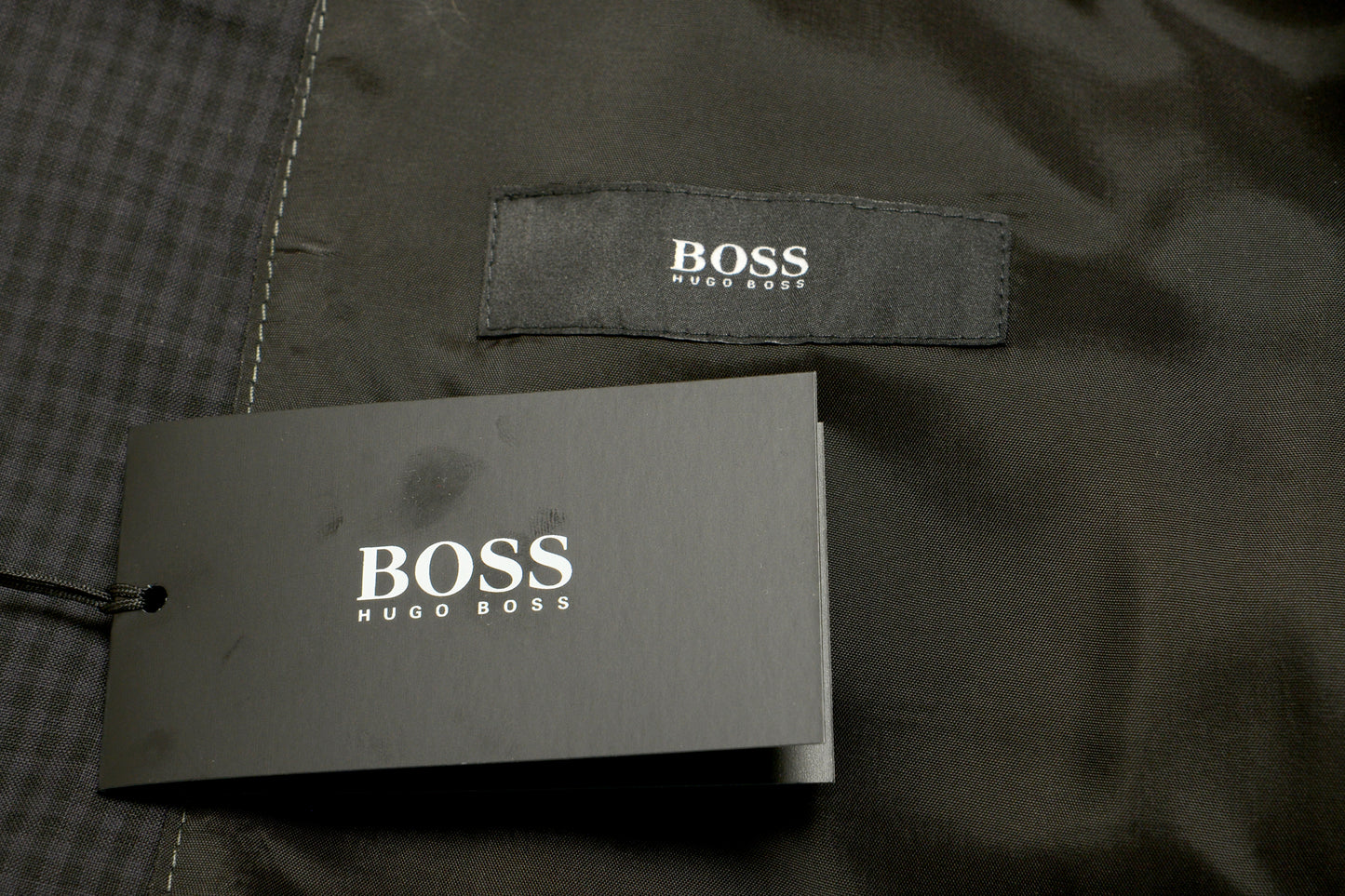 Hugo Boss Men's "Huge4/Genius3" Plaid 100% Wool Two Button Suit US 40R IT 50R
